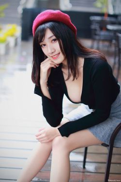 两学生徒手扒火车